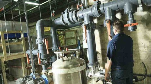 قطع غيار فلاتر مياه أصلية وفني فلاتر مياه محترف في الرياض